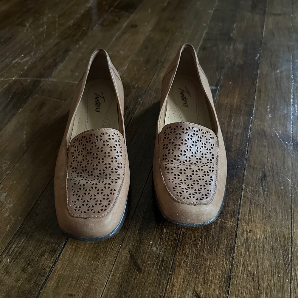 Trotters Tan Loafers 7.5